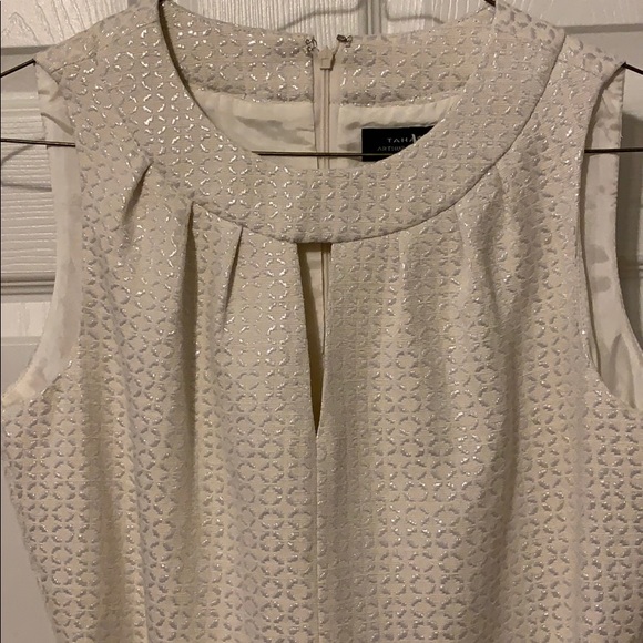 White silver pattern belted Jackie O style dress - Picture 2 of 4